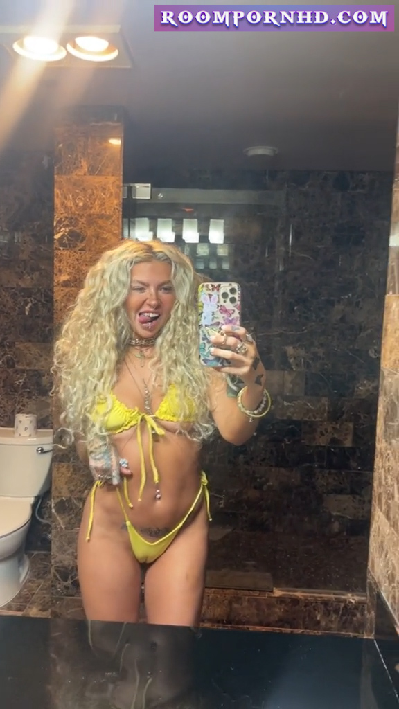 Shanin Blake Tease Nude Boobs In Mirror Onlyfans Leak Room Porn Hd
